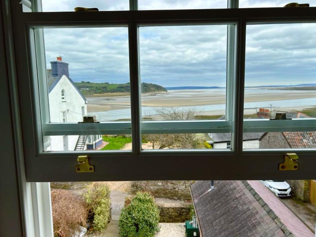 Dylan Thomas Sea View Bed & Breakfast ลาจห์น ภายนอก รูปภาพ